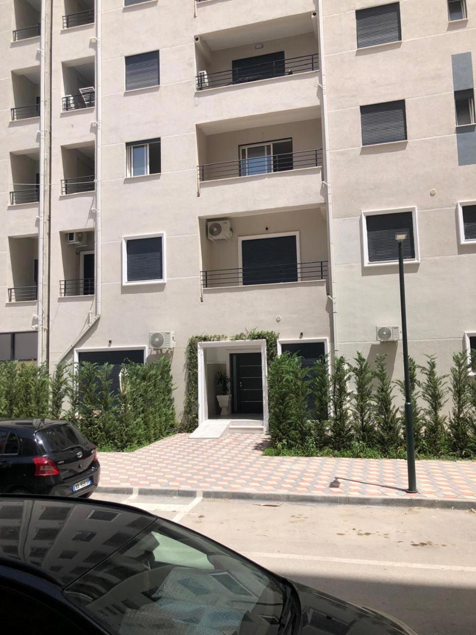 Topi Apartment *